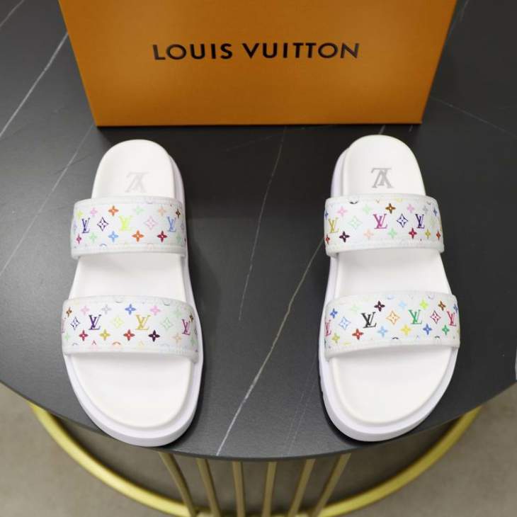 Picture of Louis Vuitton Slippers _SKULVsz38-45hnh03411010